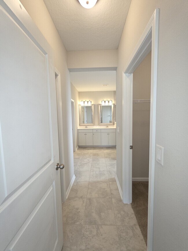 Building Photo - 312 Clarys Run