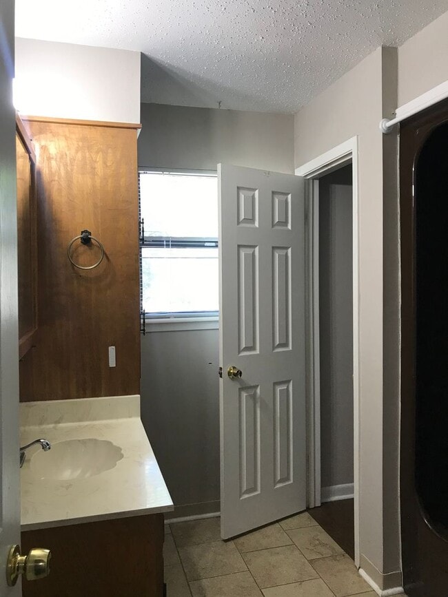 Building Photo - CENTRAL BOSSIER TOWNHOME NEAR I20