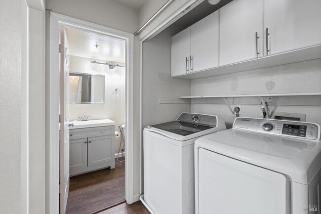 Building Photo - 1734 Zinfandel Dr