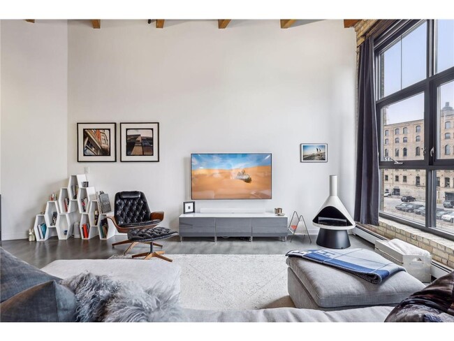 Building Photo - 404 N Washington Ave