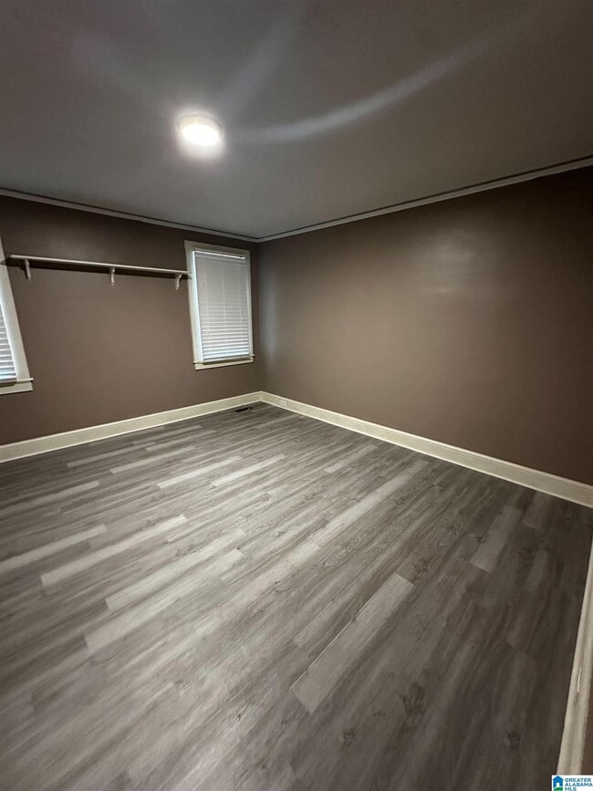 Building Photo - 307 W Parkway Ave