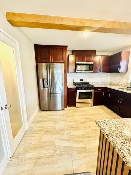 Building Photo - 4211 Knoxville St