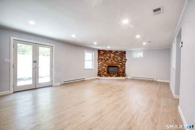 Building Photo - 8 Ridge Pl
