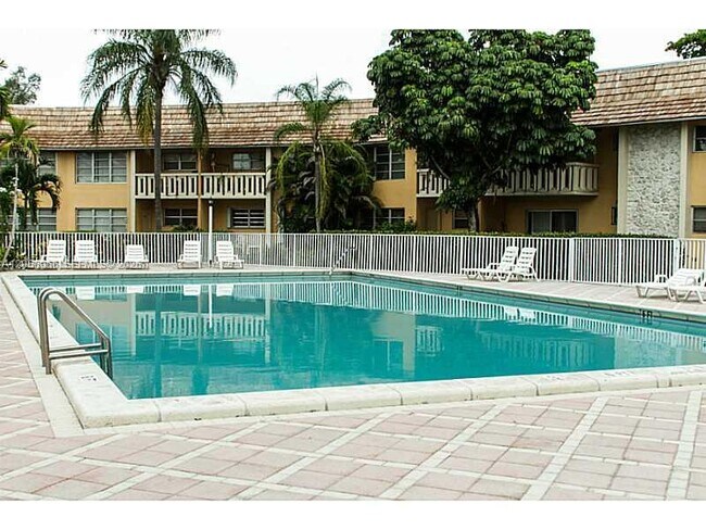 Building Photo - 7400 Miami Lakes Dr