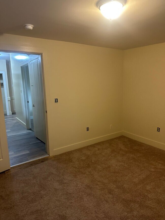 Building Photo - 226 E High St