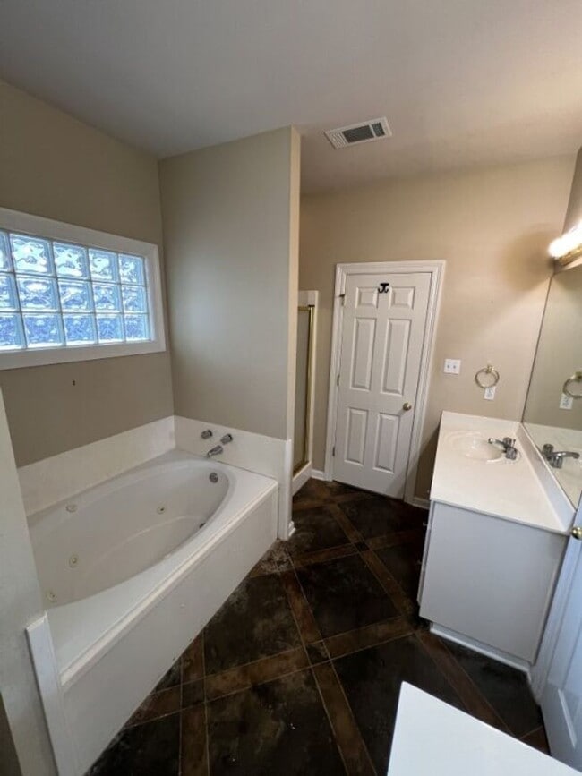 Building Photo - Beautiful 3BR Home in Sought-After Beau Pré off River Rd – Open Floor Plan & Fenced Yard!