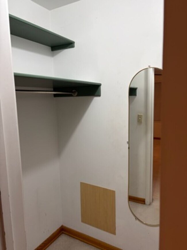 Building Photo - 8100 - 547/549 COURT AVE. (WESTON)