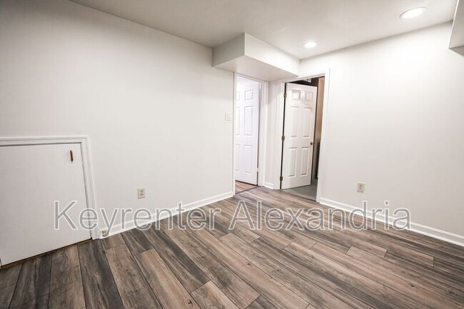 Building Photo - 6626 Birchleigh Way