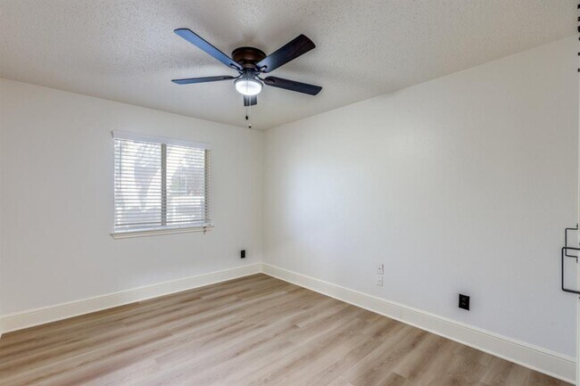 Building Photo - 4815 Sika Way