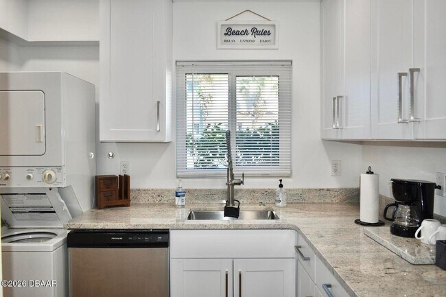 Building Photo - Furnished Townhome In Ponce Inlet!