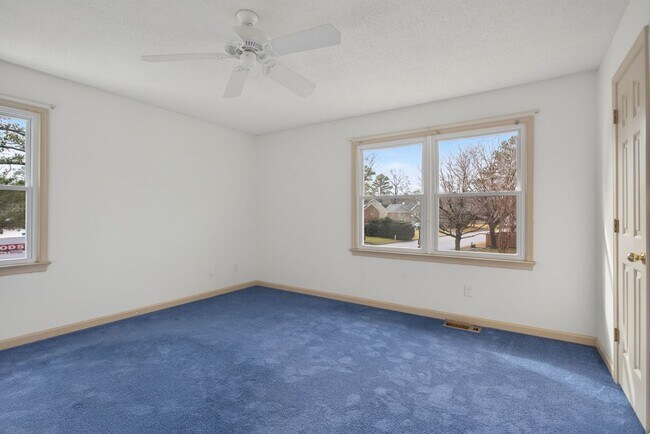 Building Photo - Yorktown Townhouse