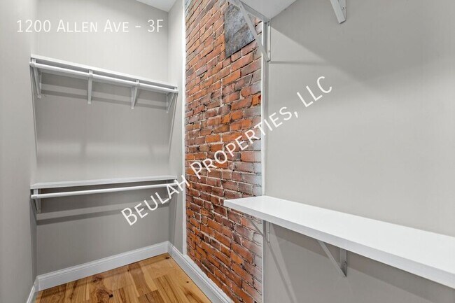 Building Photo - 2bd/2ba Luxury Penthouse Apartment