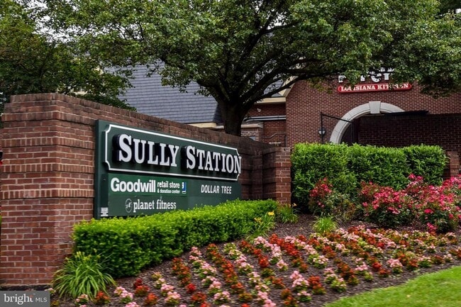 Building Photo - Available immediately!