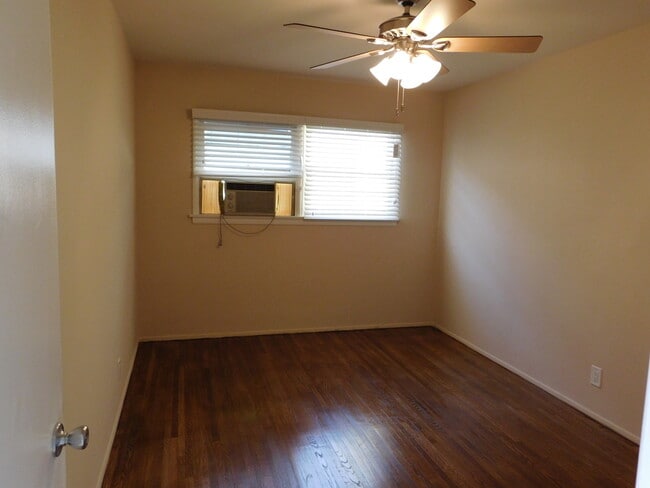 Building Photo - Victory, 1700-1702