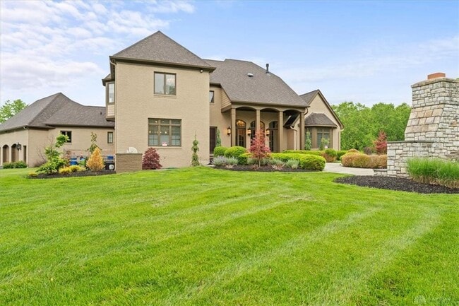 Building Photo - 9020 Whisperinghill Dr