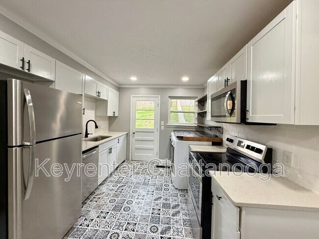 Building Photo - 904 Tremont St