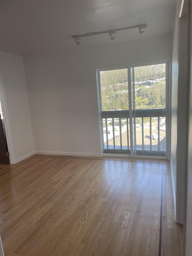 Building Photo - 450 Ortega St