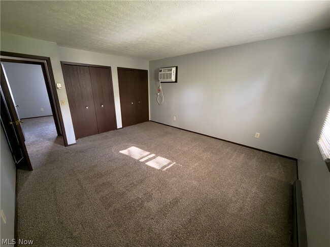 Building Photo - 2814 Forest Ln