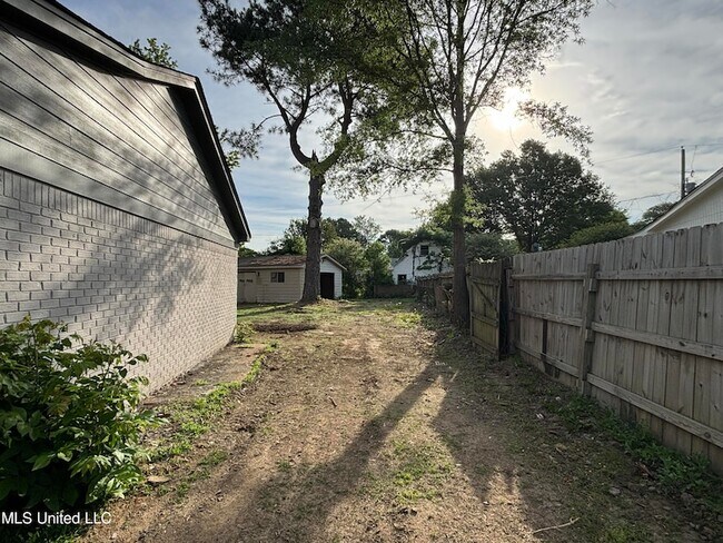 Building Photo - 8468 Cedarcrest Dr