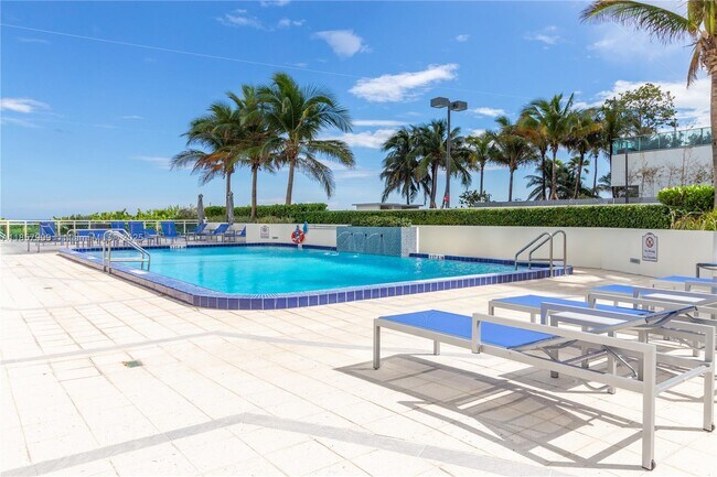 Building Photo - 6917 Collins Ave