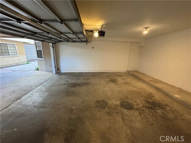 Building Photo - 526 S Catalina Ave