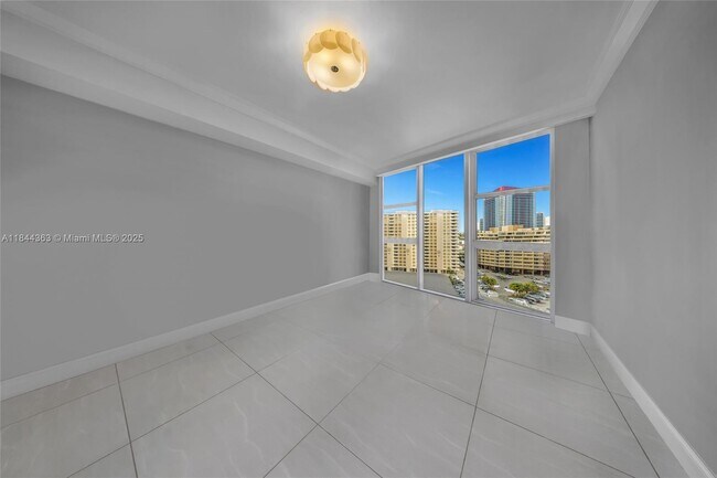Building Photo - 1850 S Ocean Dr