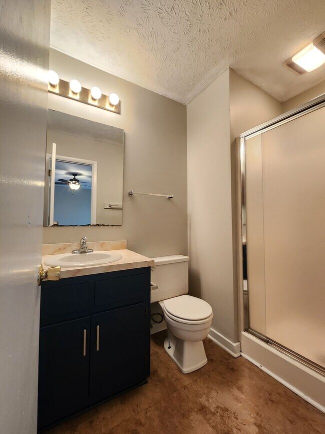 Building Photo - Town home for rent