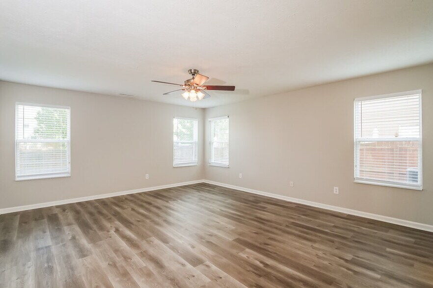 Building Photo - 10812 Middlebrook Ln