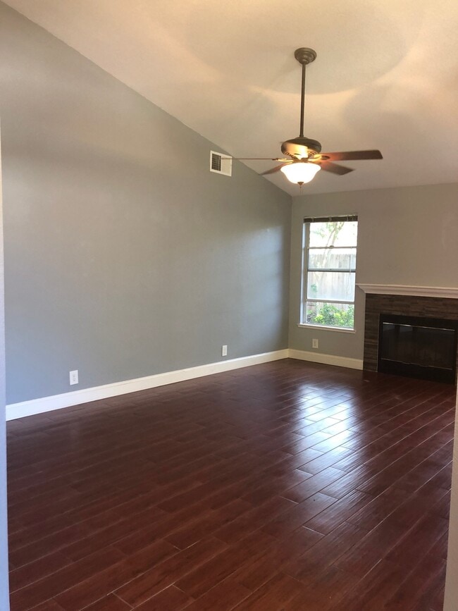 Building Photo - 3 BED 2 BATH HOME W/ UPGRADES ON CUL-DE-SAC