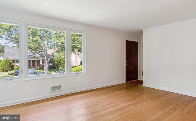 Building Photo - 9311 Adelaide Dr