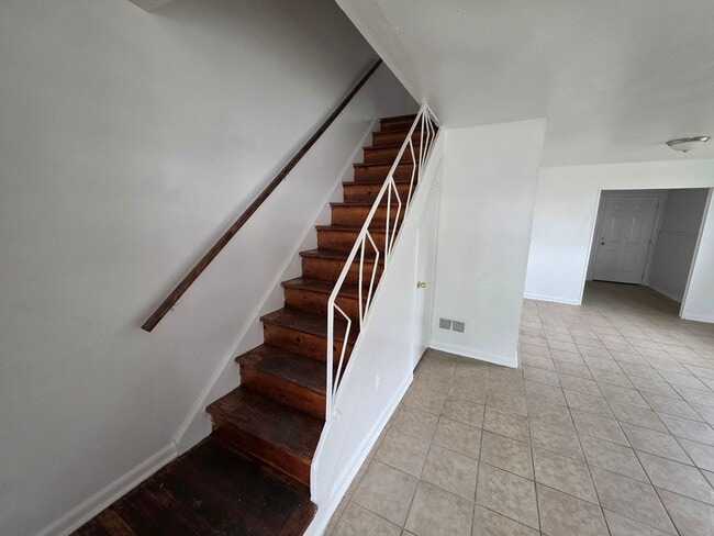 Building Photo - 66 Thorn Ln