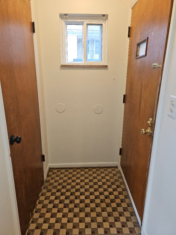 Building Photo - 2525 E Maple Rd