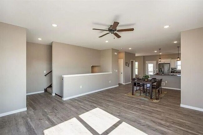 Building Photo - $2,275 | 3 Bedroom, 2.5 Bathroom Town Home | Pet Friendly | Sublease* | Available for August 1st,...