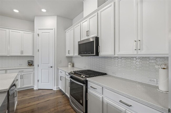 Building Photo - 5925 Silver Sun Dr