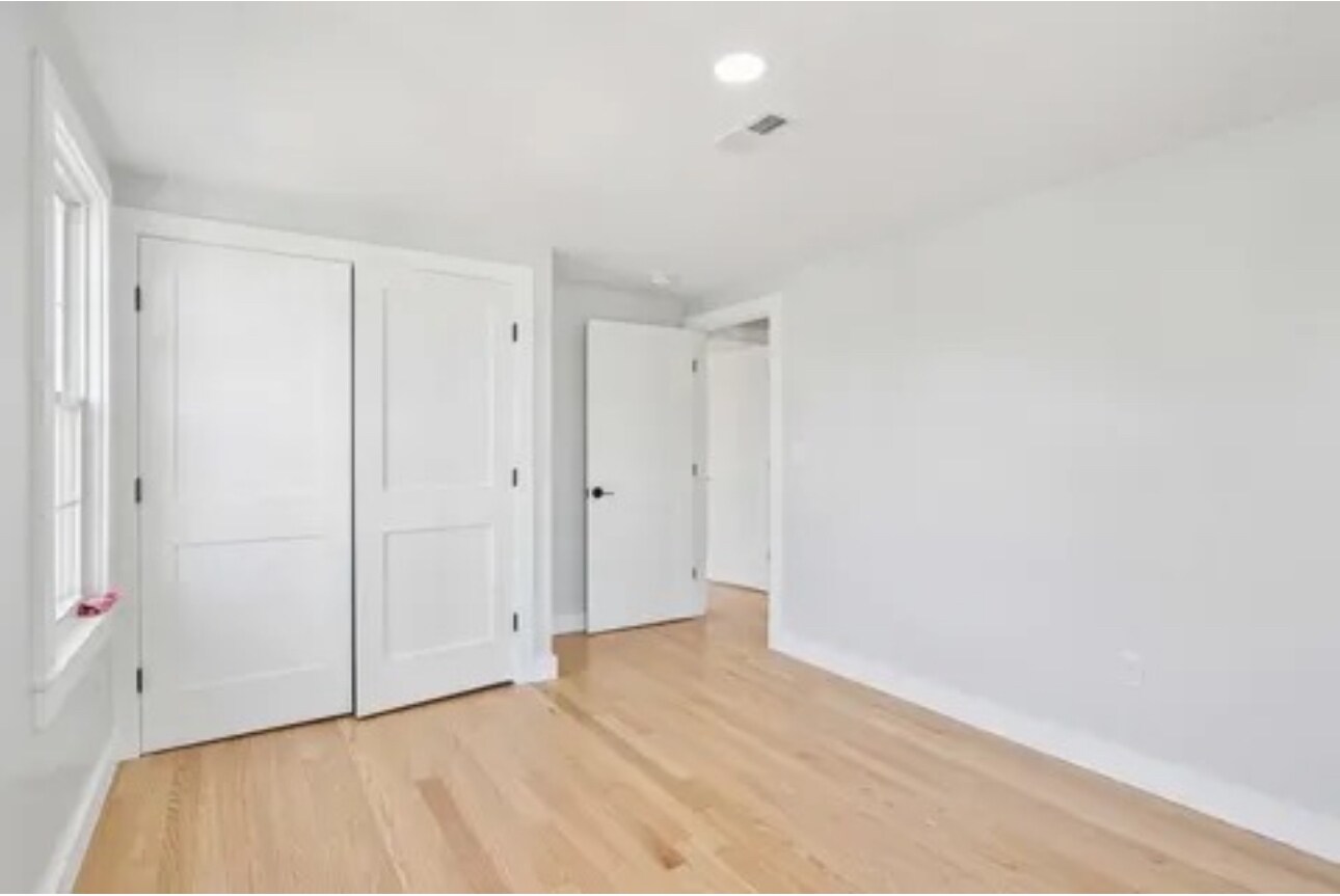 Building Photo - 410 Ferry St