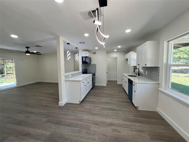 Building Photo - 8020 Laura St