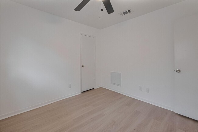 Building Photo - 6219 Canada Dr