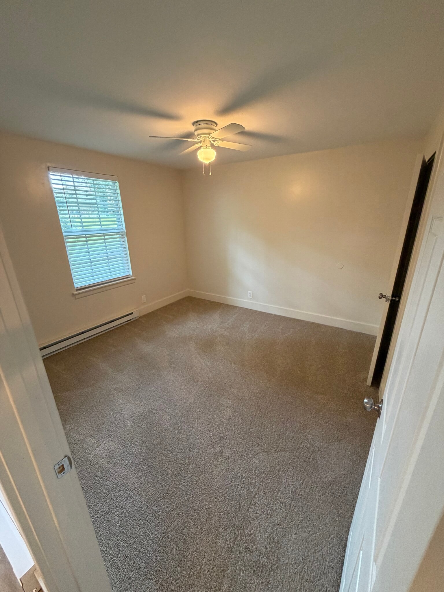 Building Photo - 1212 Sioux Terrace
