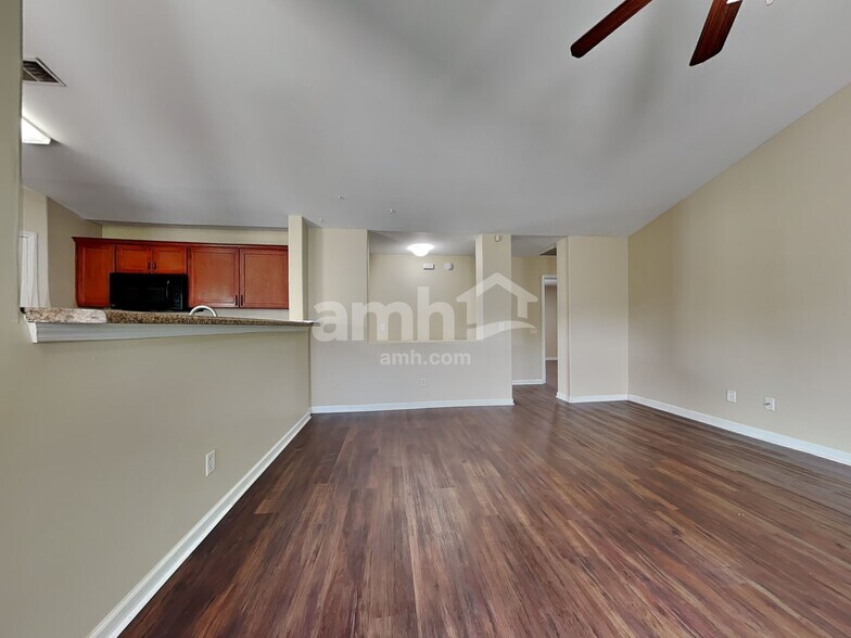 Building Photo - 117 Lakepointe Dr