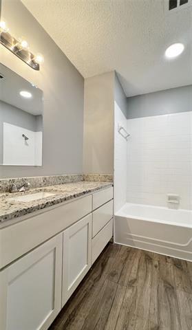 Building Photo - 5652 Conlin Dr