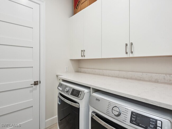 Building Photo - 6509 Dominica Dr