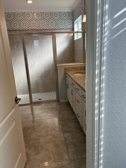 Building Photo - 4351 Bluegrass Dr