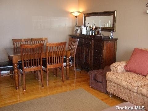 Building Photo - 25 W Broadway