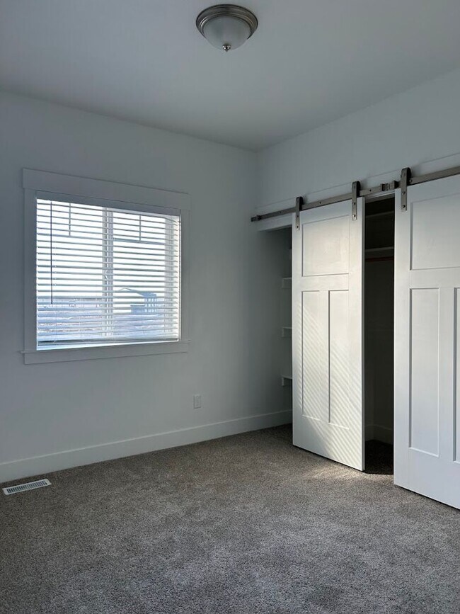 Building Photo - Huckleberry Townhomes