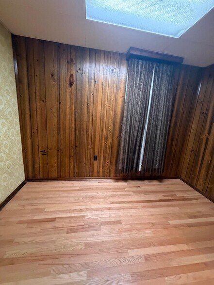 Building Photo - 166 5th Ave