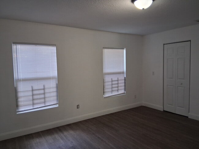 Building Photo - 1065 Winthrop St