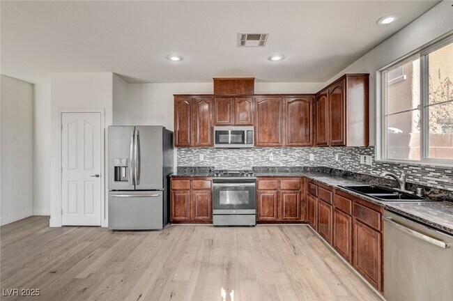 Building Photo - 6935 Galeria Posada Ave