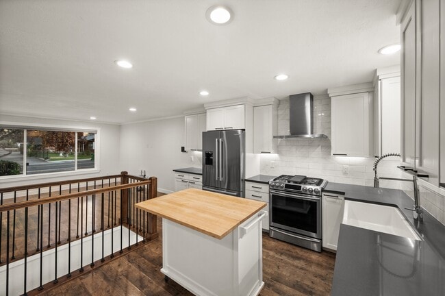 Building Photo - 1733 7200 S
