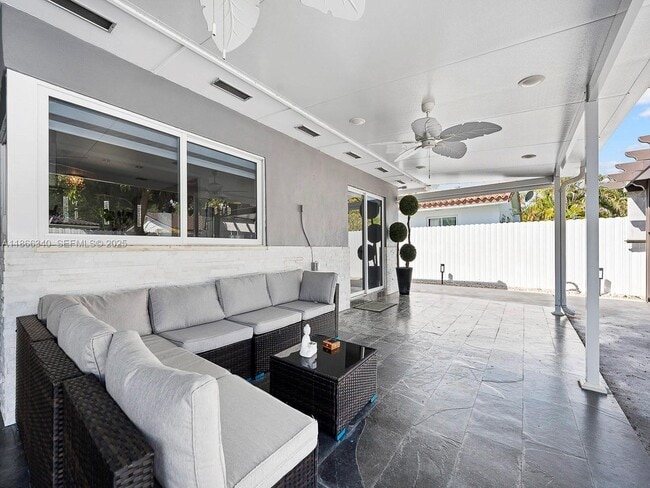 Building Photo - 6951 Miami Lakeway S