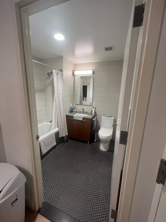 Building Photo - 145 Clinton St